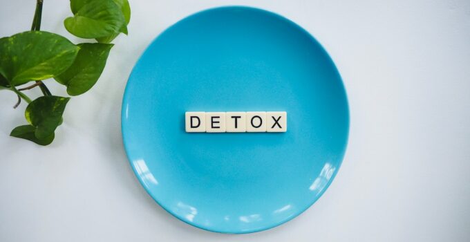 8 Healthy Ways to Detox Your Body Naturally in 2022