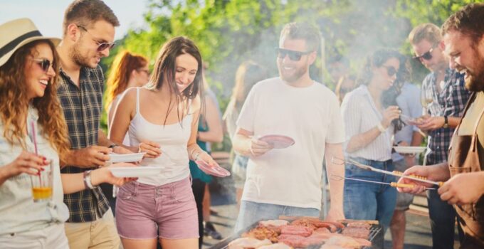 How to Host Backyard Barbecue Party