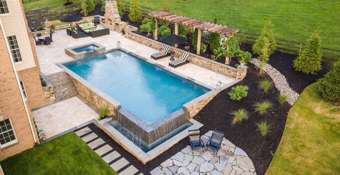 8 Things To Check Before You Sign A Contract With Your Pool Builder – 2023 Guide
