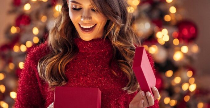 A Guide to Buying Fashion Gifts for Christmas