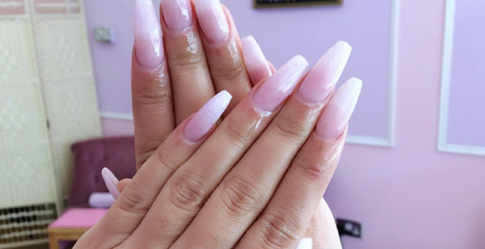 3 Manicure Tips to Make Your Acrylic Nails Last Longer
