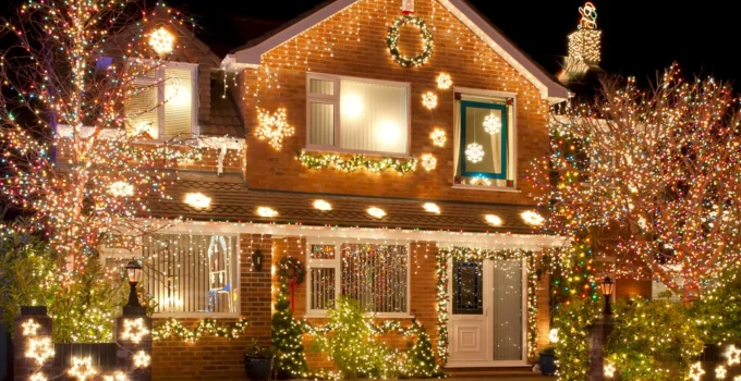 Can You Leave Your Christmas Lights Up All Year?