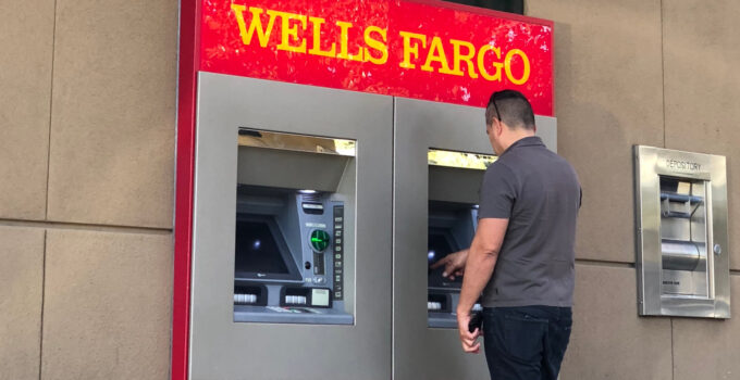 How Long Before I Get Charged an Overdraft Fee by Wells Fargo?