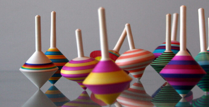 From Classic to Modern: Exploring the World of Spinning Tops