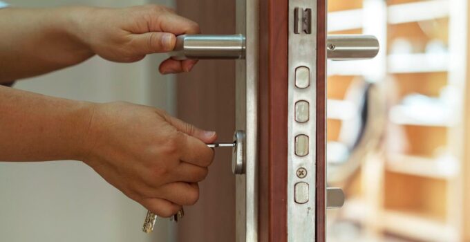 Choosing the Right Door Security Bar: Key Considerations for Optimal Security