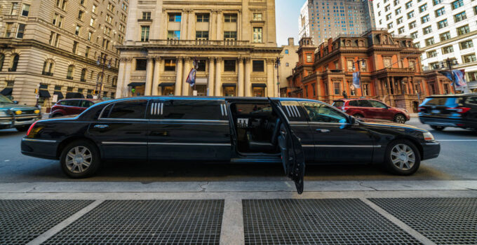Traveling in Luxury: Tips for Choosing the Right Limo Service for Business Travel